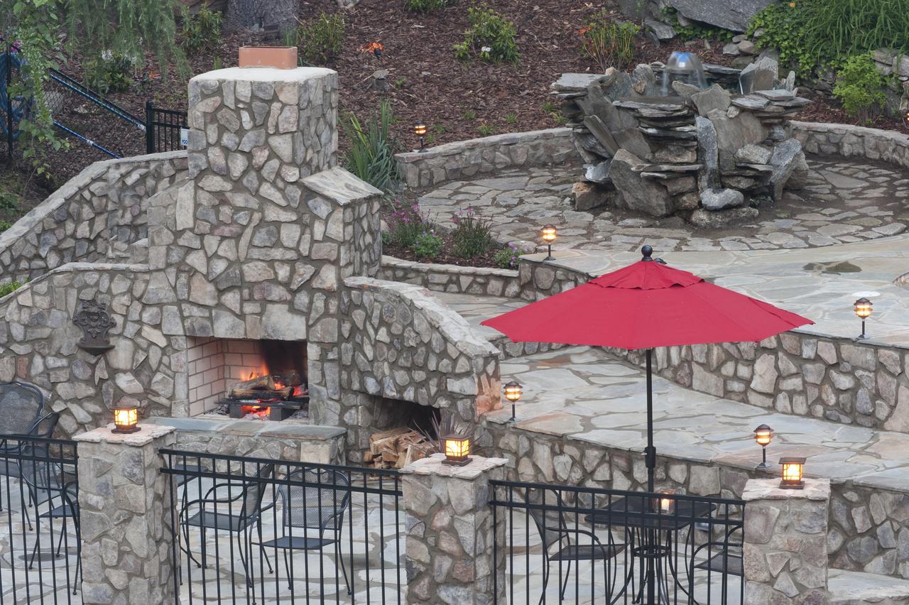 צ'ימני רוק The Esmeralda Inn And Restaurant מראה חיצוני תמונה